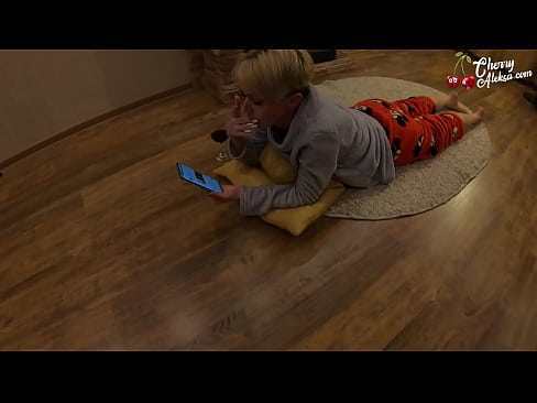 ❤️ Galna blondinen suger en enorm kuk och studsar på den - Analsex ️❌ Sluts at sv.nudexxx.ru ❌